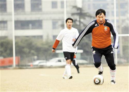 一个业余足球爱好者自我修养,作为足球运动员需要什么