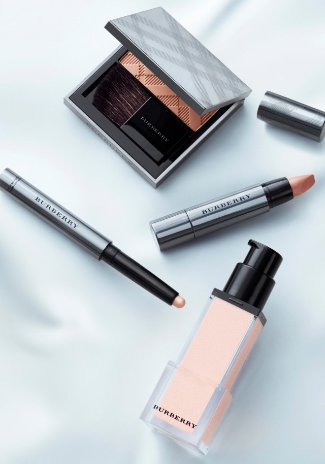 burberry风衣和围巾,burberry风衣配什么颜色围巾