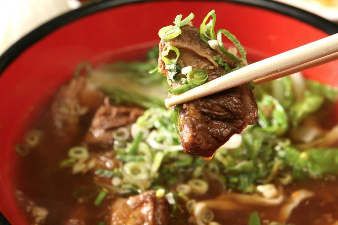 成都的一群面痴,拿出了他们珍藏的42碗好面,服不服吃了就知道