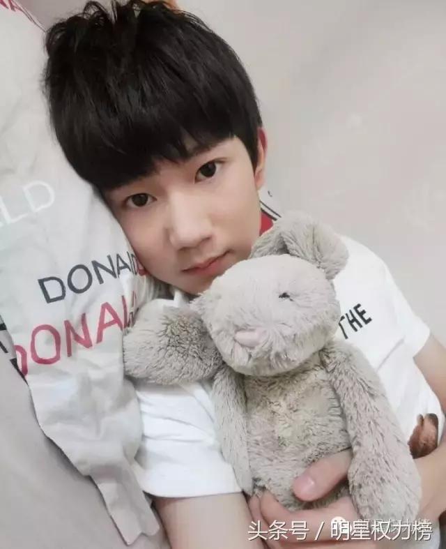 实拍偶遇陈伟霆赵丽颖张艺兴,赵丽颖陈伟霆卡通