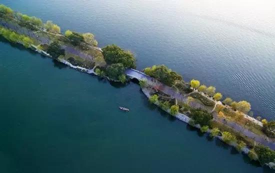 他颠覆我们心中理工男的形象，砸锅卖铁造民宿价格却低的惊人！