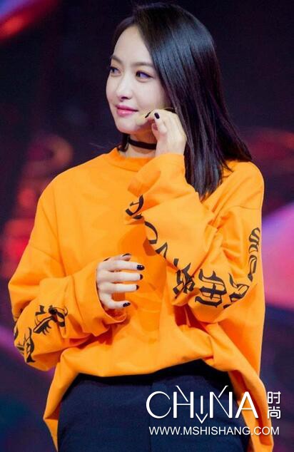 李小璐粉红色卫衣,李小璐卫衣穿搭