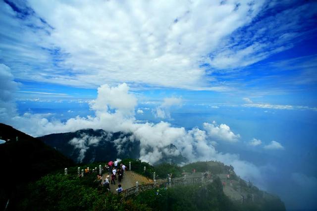 峨眉山金顶云海日出真是人间胜景,峨眉山金顶云海风景视频