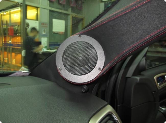 大切诺基升级丹麦丹拿342三分频，鼎沸之音，还原最真实的声音