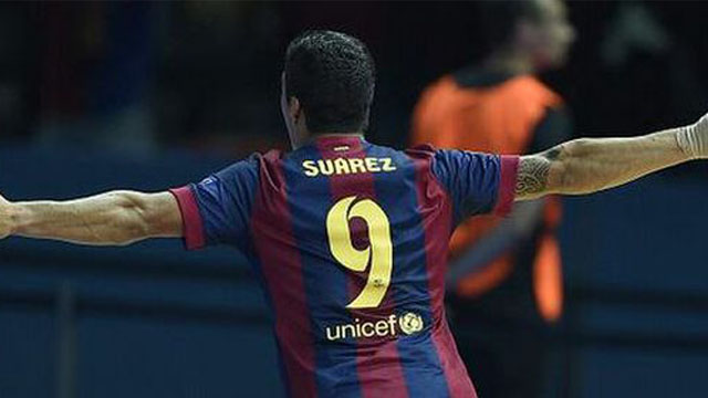 原创·青锋随手出鞘，问谁人、敢与我漫步云霄？足坛顶级9号苏神