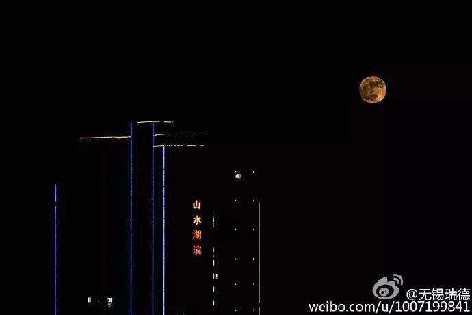 错过再等18年！昨晚的超级月亮太给力，穿透雾霾把梦照亮！
