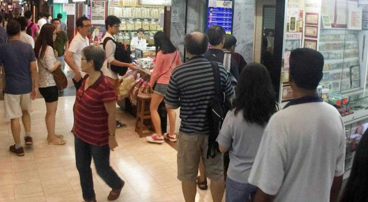 “1新元＝3.2X马币”刷新纪录，全岛排长龙疯抢马币！