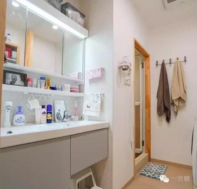 带浴缸三分离卫生间装修效果图,家装优秀案例布置