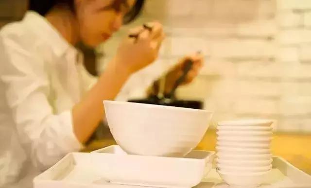 只花10块钱吃一餐,只花21元点了两个汉堡