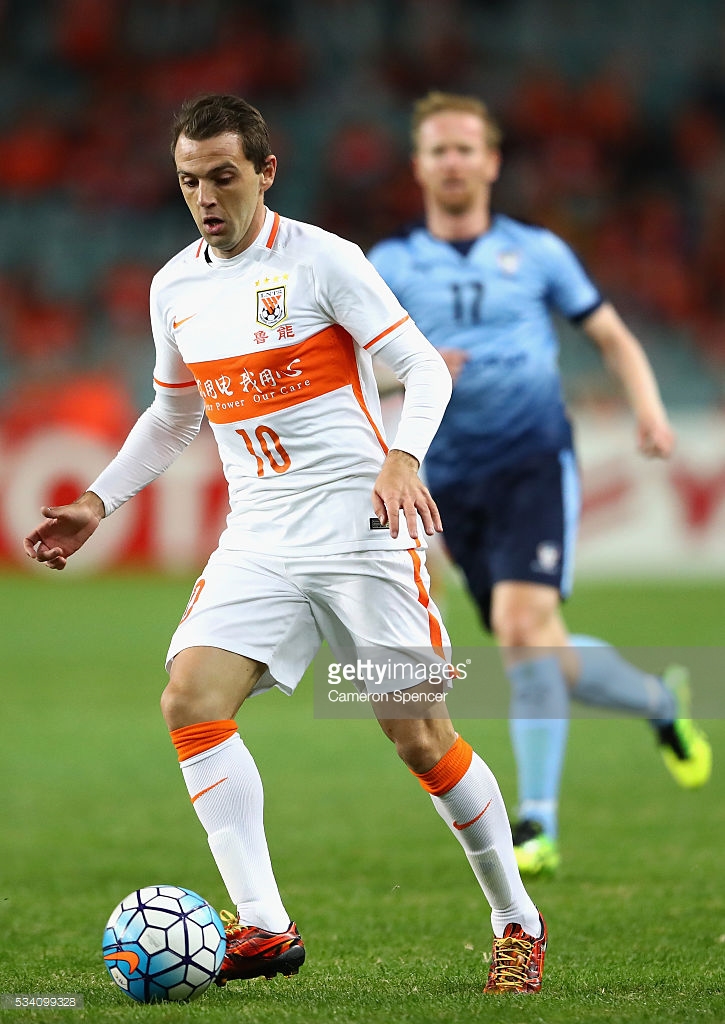 阿迪达斯足球球鞋测评,足球鞋选择nike还是阿迪达斯