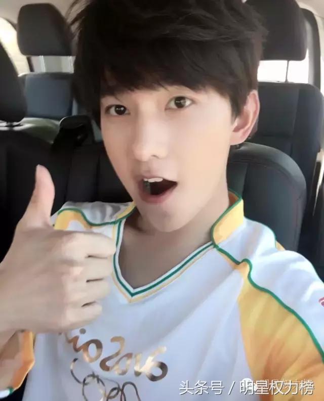 明星自拍除了卖萌还会搞怪！鹿晗TFBOYS教你自拍的正确姿势