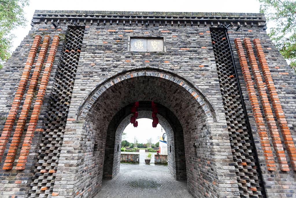 距离杭州仅30公里车程,距离杭州一小时车程的景点