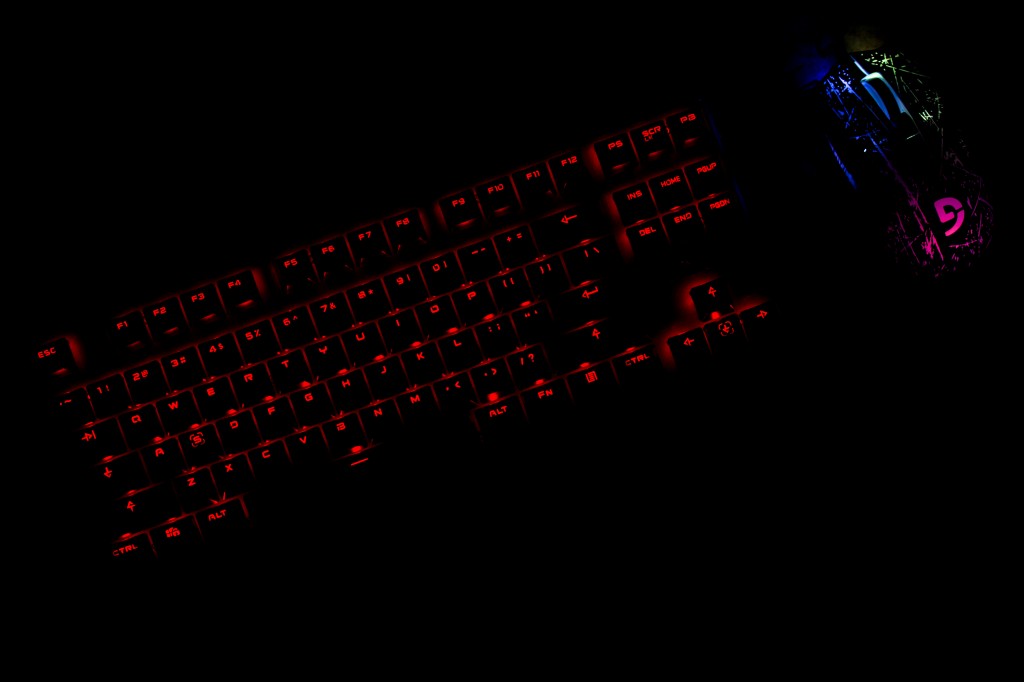 富勒G87S机械键盘,富勒的cherry红轴机械键盘