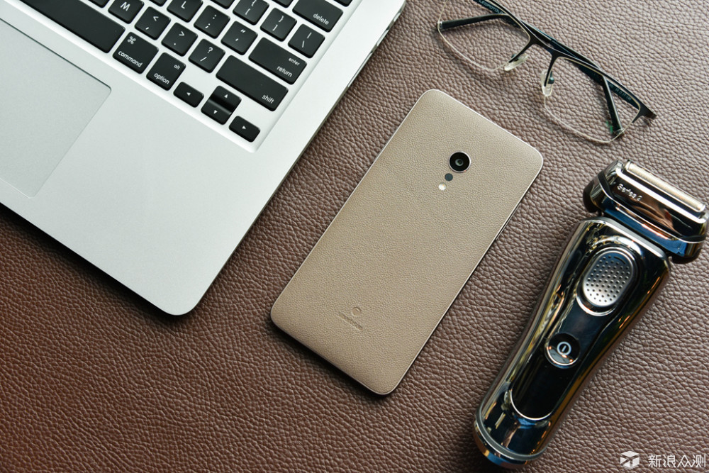 锤子vs苹果手机,锤子能和苹果比吗