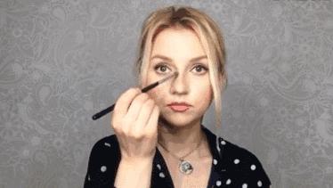 女子花4万块整容把嘴都整歪了,美国女子花76万整容