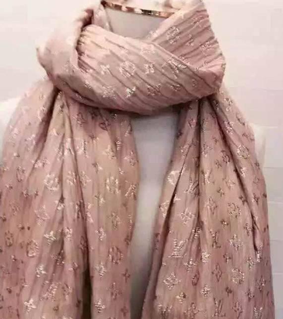 冬天如何选择便宜又保暖的围巾,夏季哪种围巾又保暖又好看