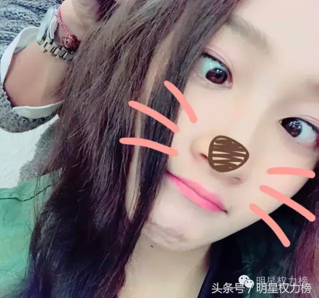 明星自拍除了卖萌还会搞怪！鹿晗TFBOYS教你自拍的正确姿势