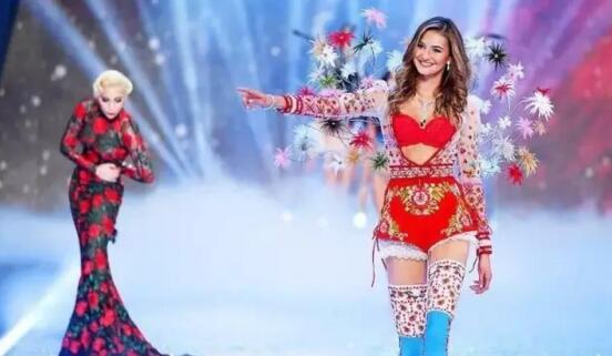 没看现场不要紧！用海量美图告诉你今年维密秀长腿美胸都这样玩