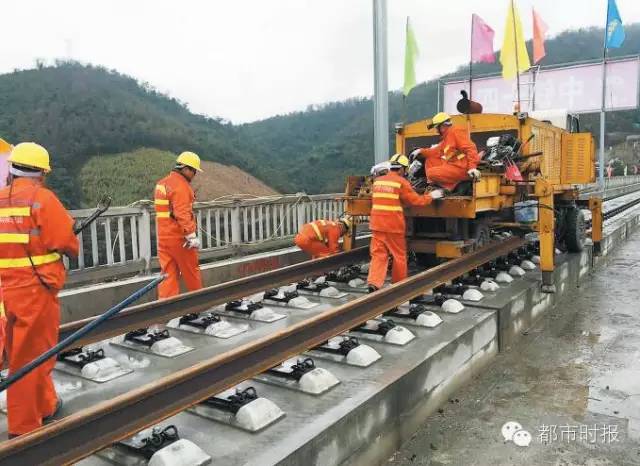 体验从昆明至西双版纳高铁,云桂高铁富宁站