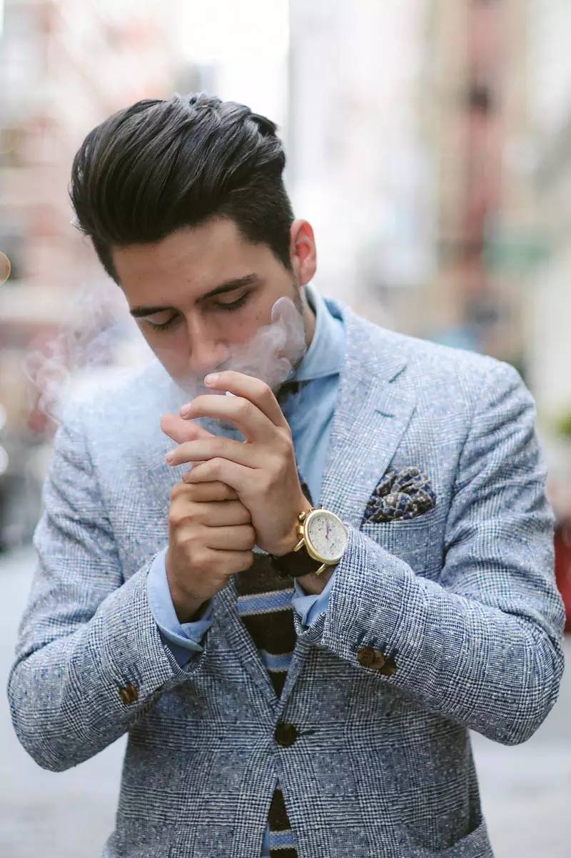 抽烟没格调、雪茄太做作,为什么不试下烟斗