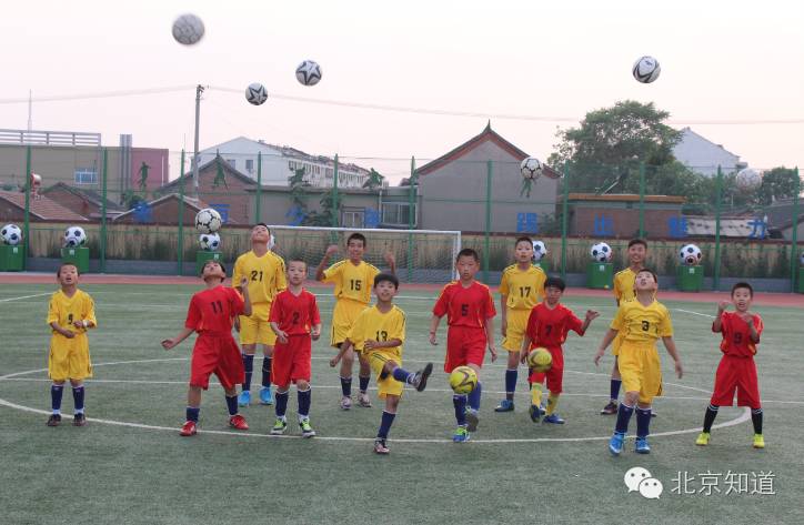 西班牙教练教中国学生踢球,西班牙足球外教