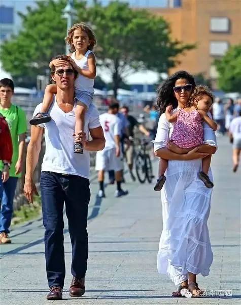 他曾是当红明星,他曾是红极一时的明星