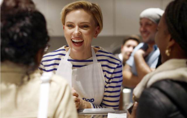 节日派对季，敢不敢换种姿势喝啤酒、咖啡、啃汉堡、吃爆米花……？｜WorldNotice