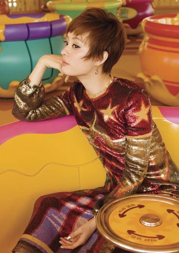 发际线太高怎么办不敢跑步,发际线太高怎样改善杨幂发型