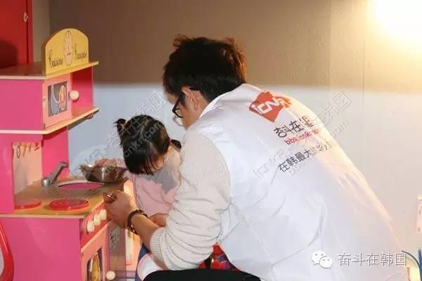 奋韩为孤儿院捐两千万韩币奶粉!用关爱温暖寒冬!