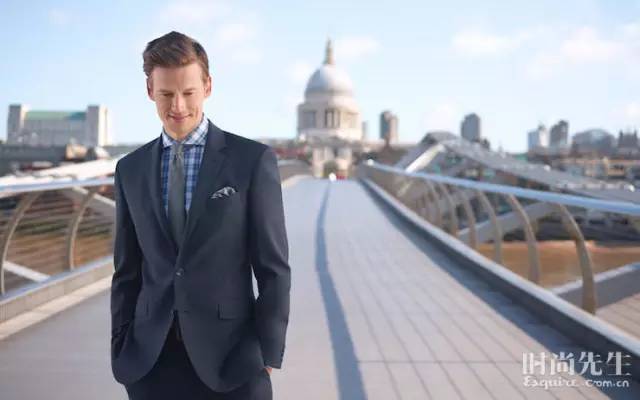 领带和西服应该怎么搭配,领带是和西服搭还是衬衫搭