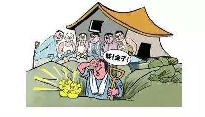 土里面挖出来的古钱币能售卖吗,一村民挖到古钱币专家出千万回收