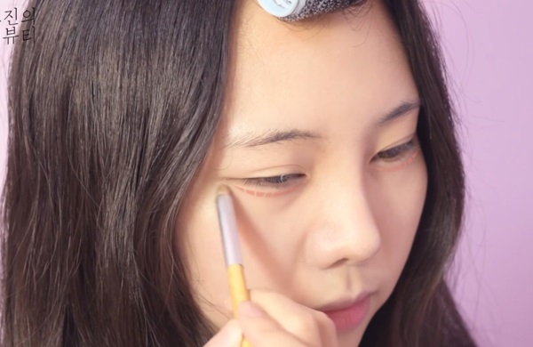 眼睛小鼻梁塌怎么办,鼻子大鼻梁塌怎么办科学方法