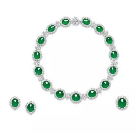 嘉德2023年秋拍翡翠价格,拍出天价的豆绿观音翡翠