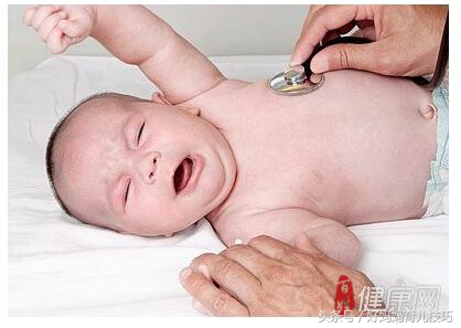 宝宝治疗黄疸期间吐奶,新生儿黄疸10怎么办