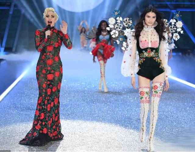 维密超模日常护肤,维密舞台摔跤就不能上了吗