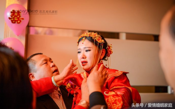 老公把我迎娶回来婆婆竟玩空城计，小姨从红包拿出俩物件我急眼了