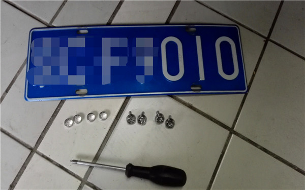 怎么安装车牌号步骤图解,怎么安装车牌照