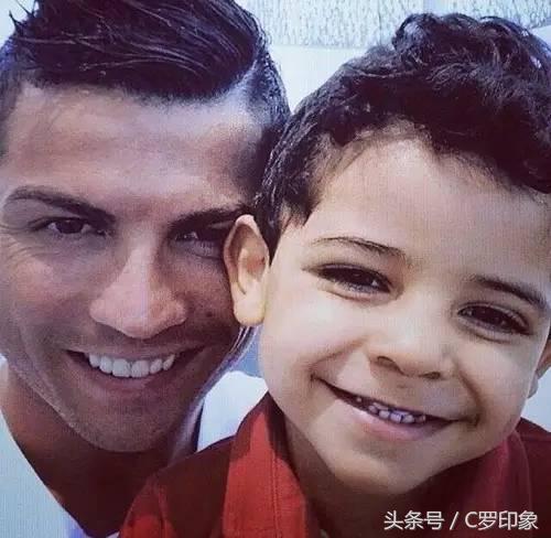 萌出一脸血的小孩,萌出一脸血萌娃