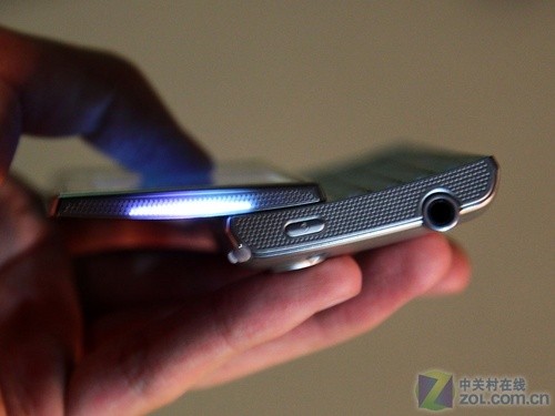 一年等待竟没进步？索尼爱立信X2评测