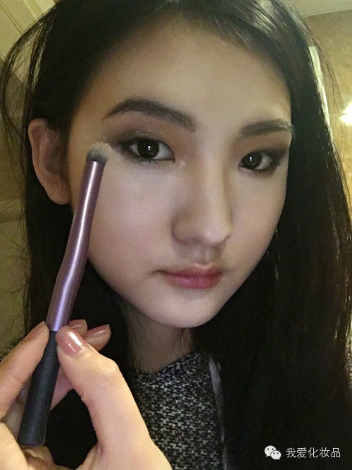 教你画最简单的妆,教大家画一枚超自然的烟熏妆