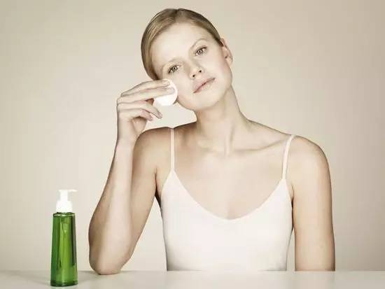 Madam问答室丨天天喷喷雾为什么越喷越干?