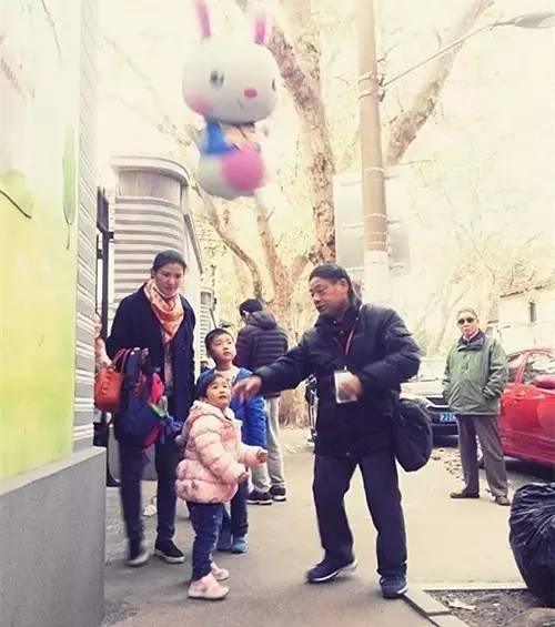 上海落叶不扫景观道,上海秋天不扫落叶的街道