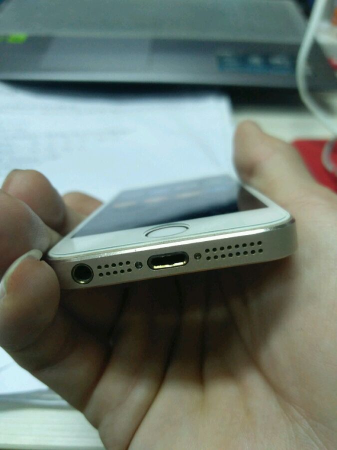 300元收的苹果5s,300收个二手手机