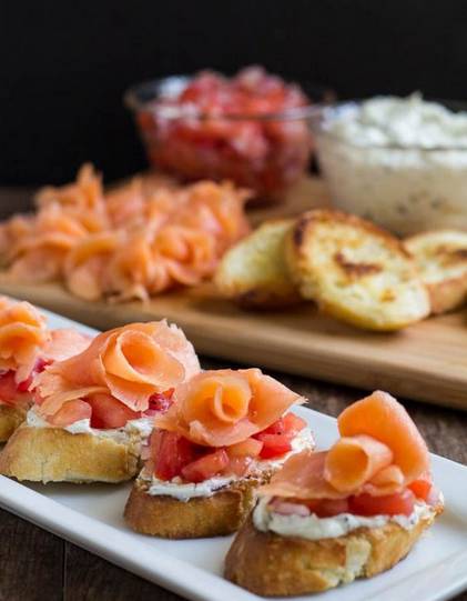 麻烦给我一份厚切三文鱼,再来一杯清酒!