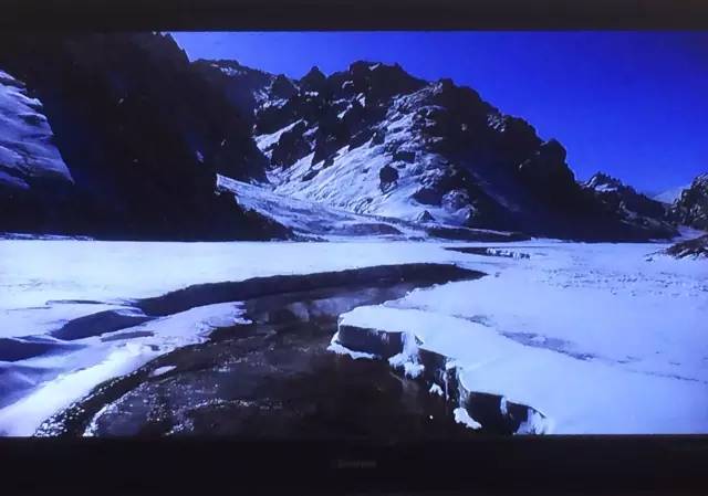 小米电视投影,电视投影玩枪战游戏