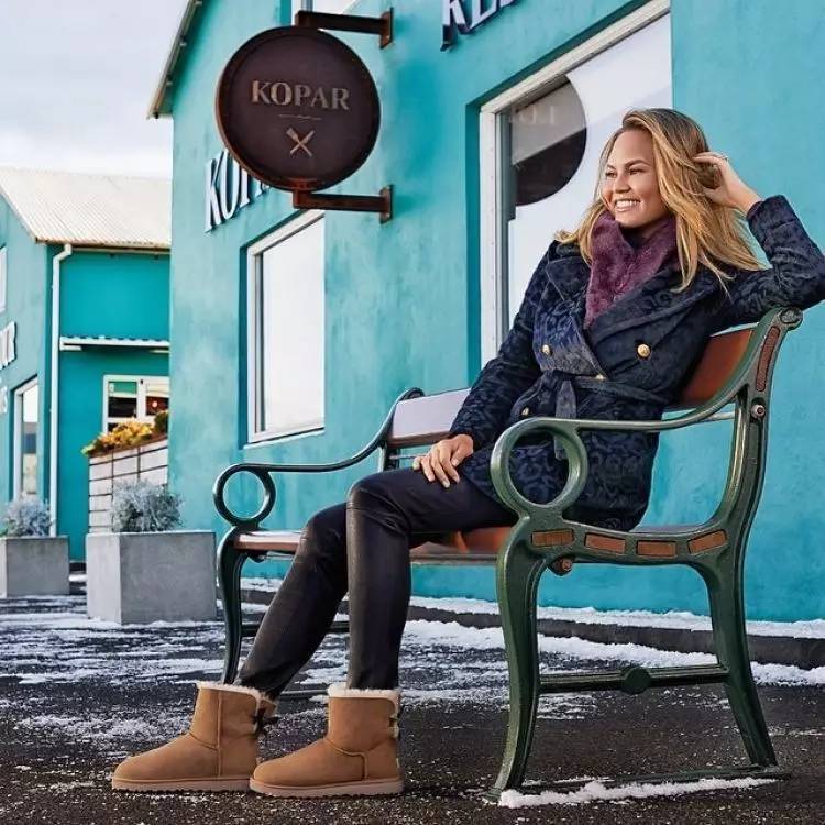 保暖雪地靴怎么搭配,雪地靴光脚穿才保暖