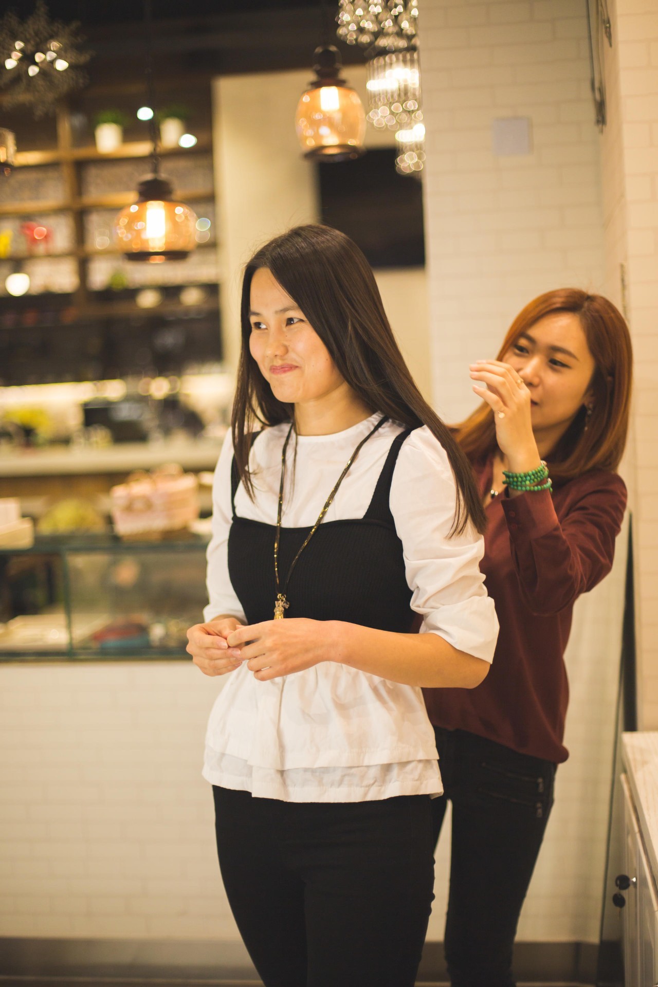 闺蜜聚会去哪好?来「GUMIHO」几个女孩把饰品店开在咖啡馆