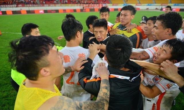 足坛最公平公正的裁判都有谁,中国世界级足球裁判