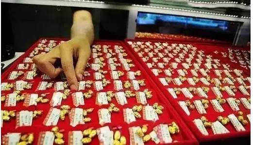 容易过敏的人戴什么饰品,佩戴饰品过敏处理