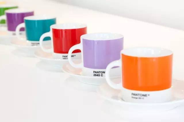 潘通十大必买颜色,潘通2024年度流行色排版